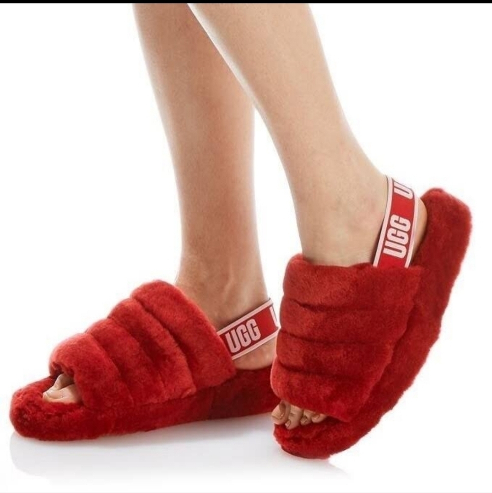 UGG Fluff Yeah Slide slippers in the "Ribbon Red" color Size 6